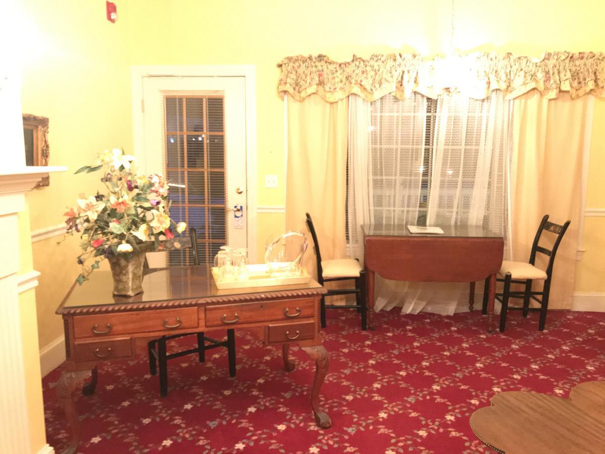 1896 House Country Inn - Barnside Inn Уилямстаун Екстериор снимка