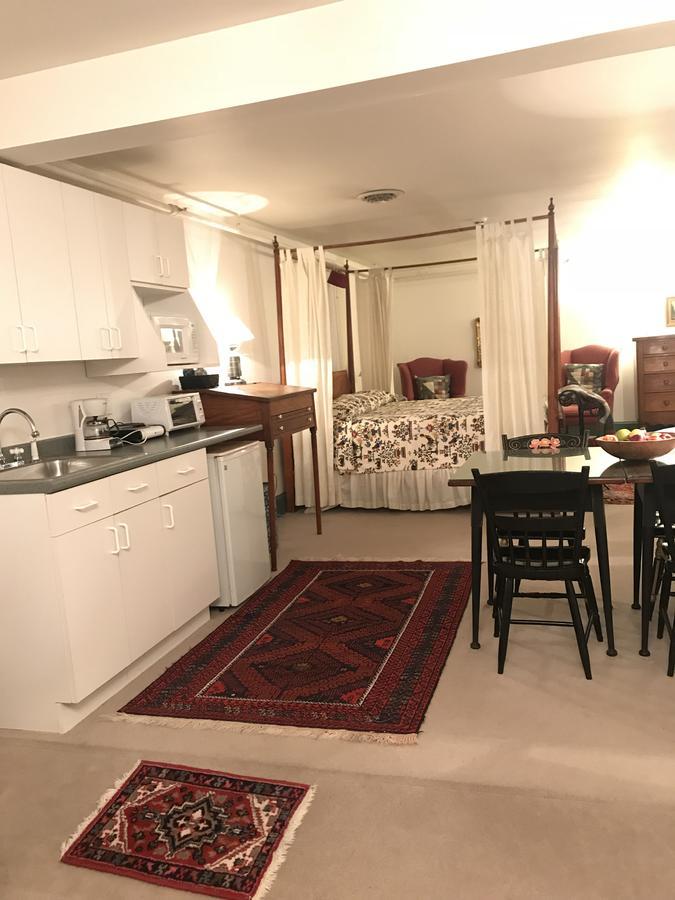 1896 House Country Inn - Barnside Inn Уилямстаун Екстериор снимка