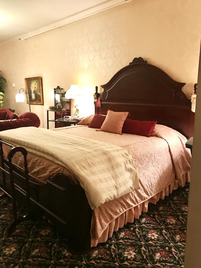 1896 House Country Inn - Barnside Inn Уилямстаун Екстериор снимка