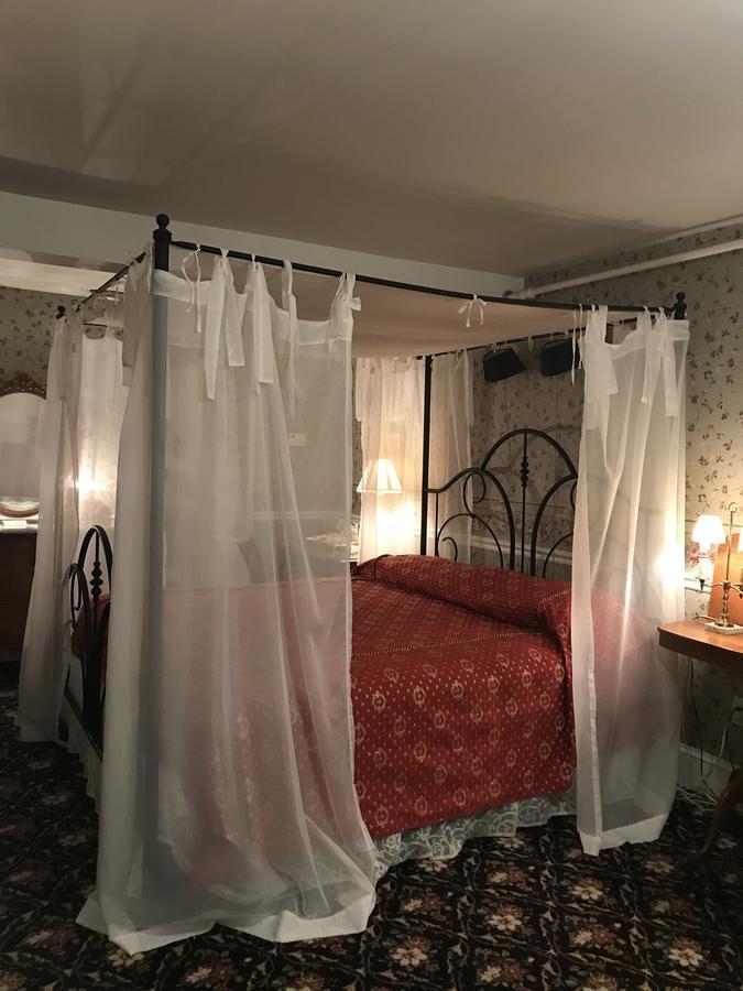 1896 House Country Inn - Barnside Inn Уилямстаун Екстериор снимка